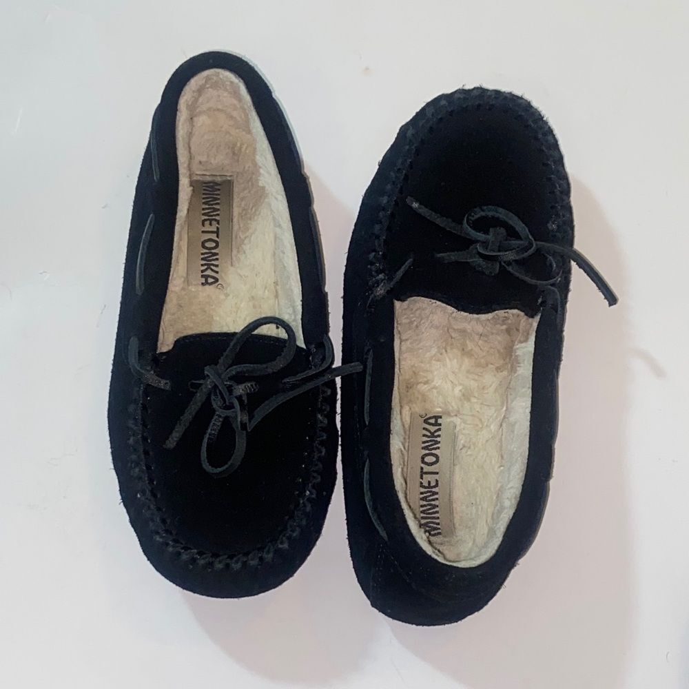 Minnetonka Black Fuzzy Moccasins 4021 Leather Size 6M